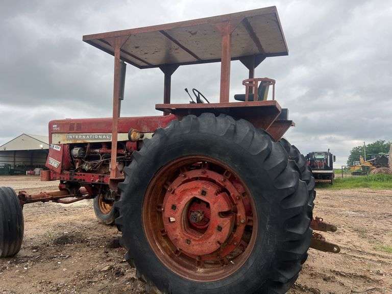 International Farmall 756 Tractor *INOP