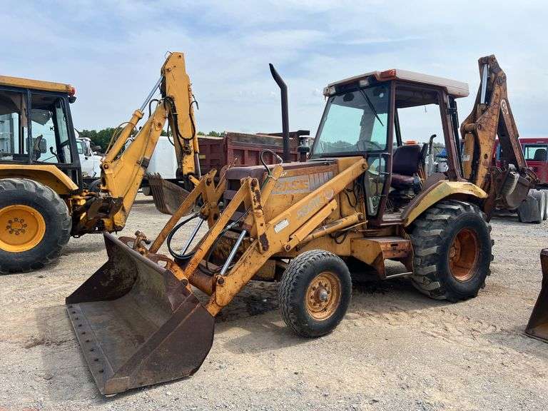 Case 580K Loader Backhoe