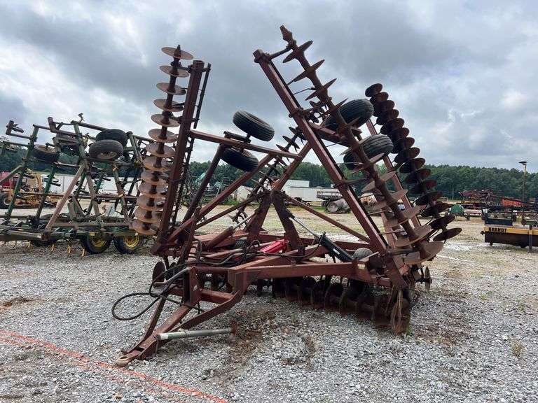 International 490 32' Pull Type Disk
