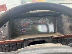 2006 Volvo T/A Daycab Truck *INOP