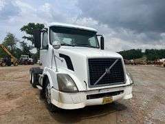 2006 Volvo T/A Daycab Truck *INOP