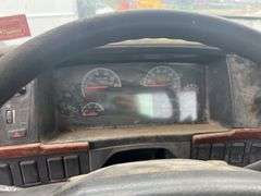 2006 Volvo T/A Daycab Truck *INOP