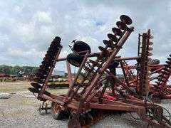 International 490 32' Pull Type Disk