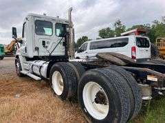 2010 Freightliner Cascadia T/A Daycab Semi Truck *INOP