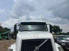 2006 Volvo T/A Daycab Truck *INOP