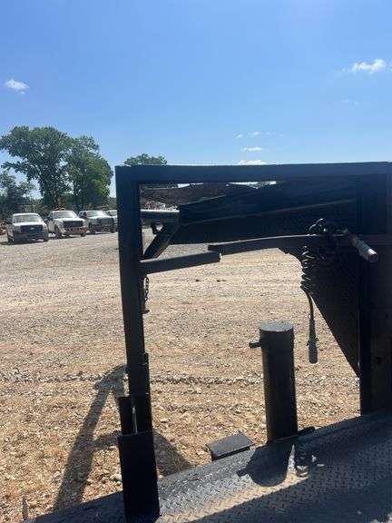 80" x 26' T/A Gooseneck Trailer