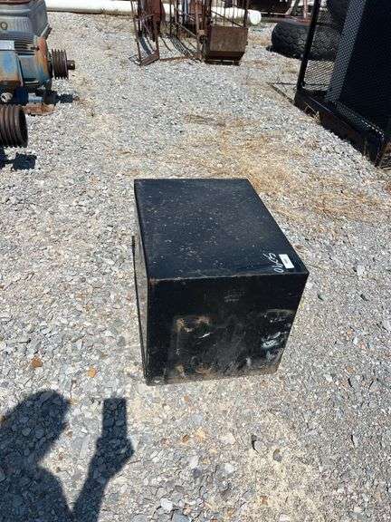 18" x 24" Tool Box