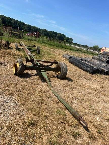 John Deere Pull Type Header Wagon