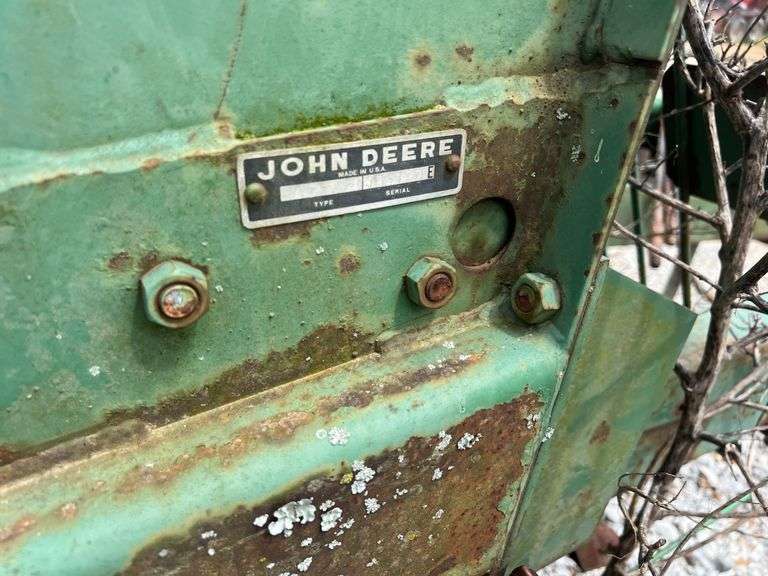 John Deere 510 Pull Type Round Hay Baler