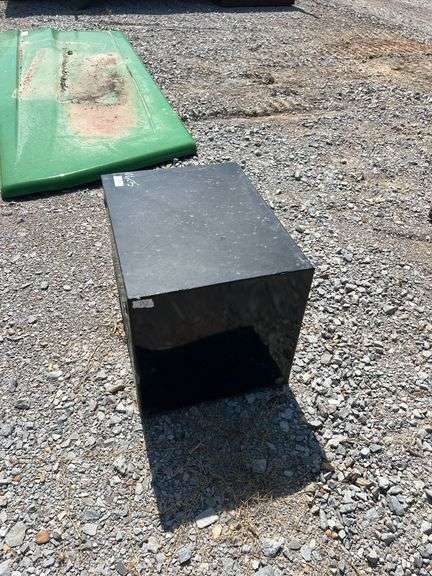 18" x 24" Tool Box