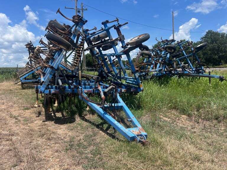 DMI Tiger Mate II 24' Pull Type Field Cultivator *OFFSITE