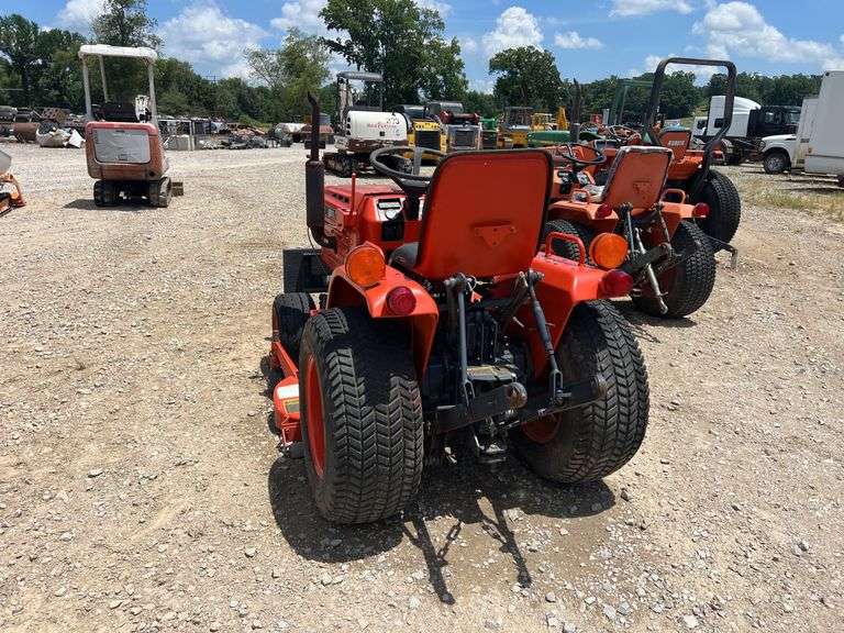 Kubota B6200 Tractor w/ 44" Mower