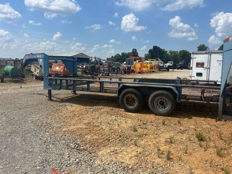 2013 80" x 20' T/A Gooseneck Trailer