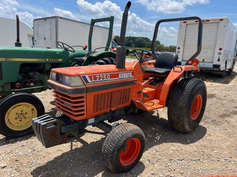 Kubota L2250 Tractor