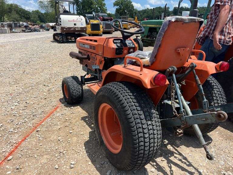 Kubota B6200 Tractor