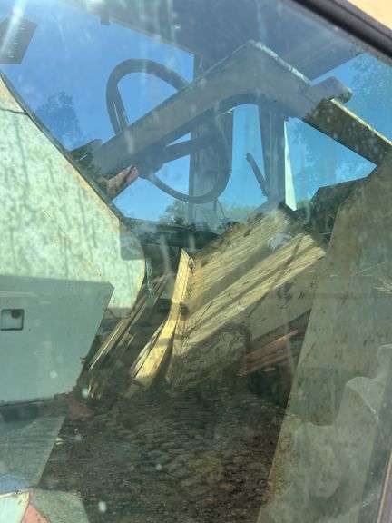 Case 451 Cab Tractor w/ Loader *INOP