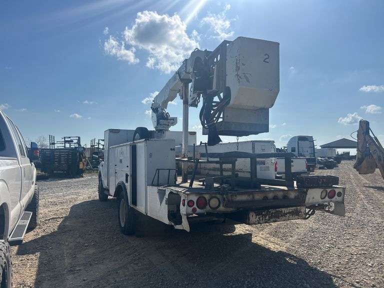 Ford F-550 Reg Cab Bucket Truck