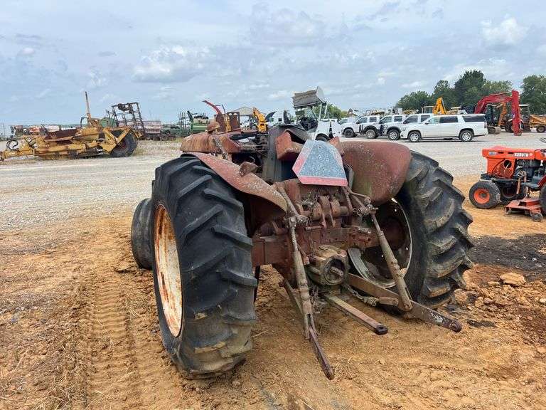 International 504 Tractor *INOP