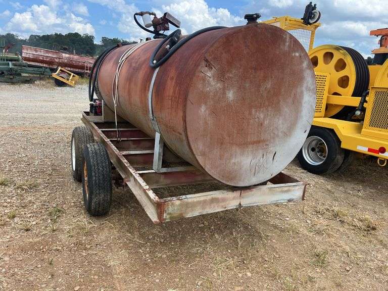 1,000 Gallon Pull Type Fuel Trailer