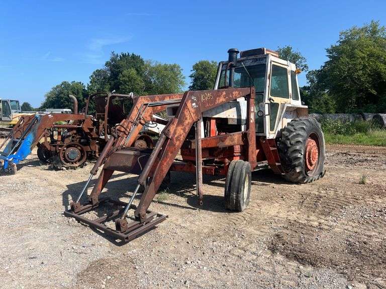 Case 451 Cab Tractor w/ Loader *INOP