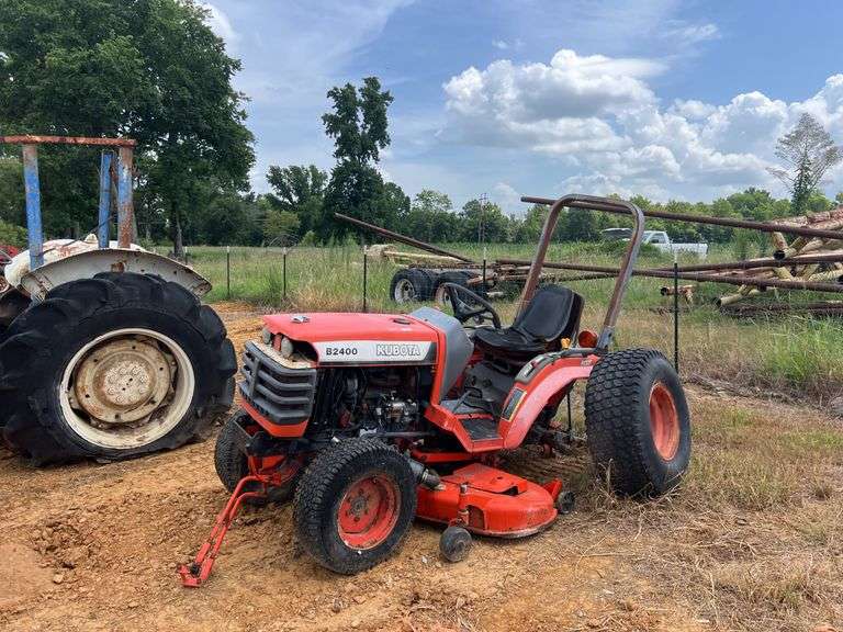 Kubota B2400 Tractor w/ Mower *INOP