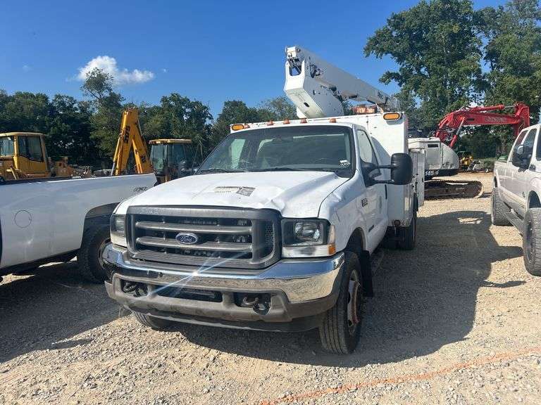 Ford F-550 Reg Cab Bucket Truck