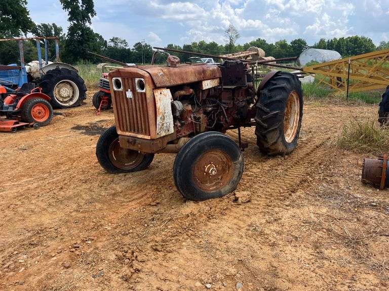 International 504 Tractor *INOP