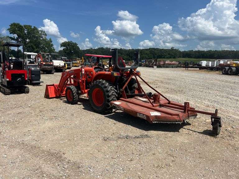 Kubota L3901 Tractor w/ Loader & Rhino 5' Cutter