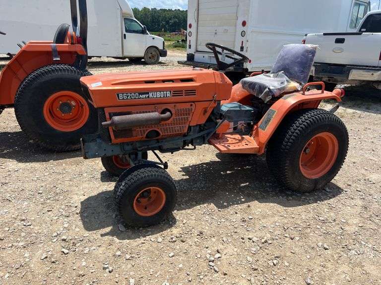 Kubota B6200 Tractor