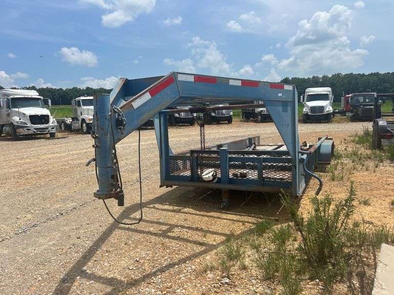 2013 80" x 20' T/A Gooseneck Trailer