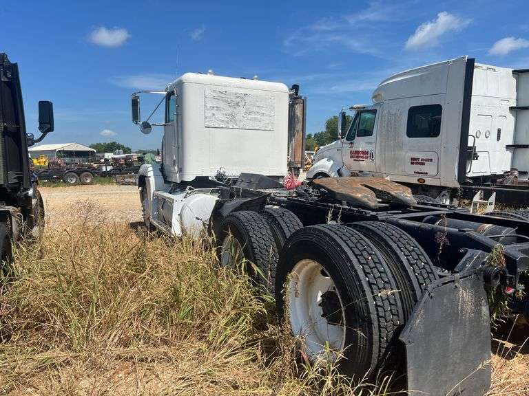 1989 Freightliner T/A  Conventional Daycab Truck *INOP