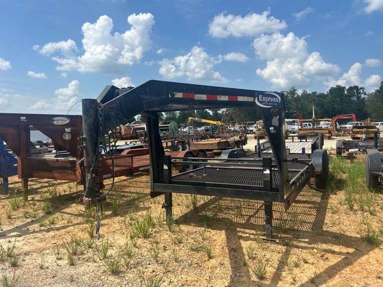 2013 C & M 7' x 20' T/A Gooseneck Trailer