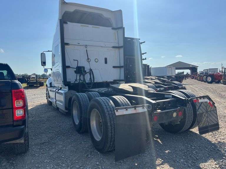 2016 International ProStar T/A Sleeper Truck