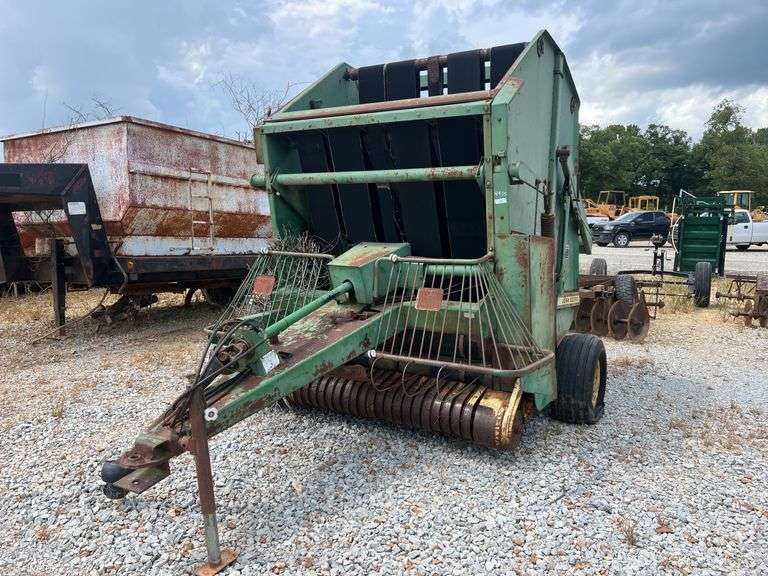 John Deere 510 Pull Type Round Hay Baler