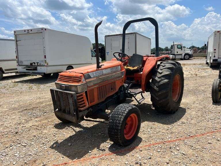 Kubota L3350 4x4 Tractor