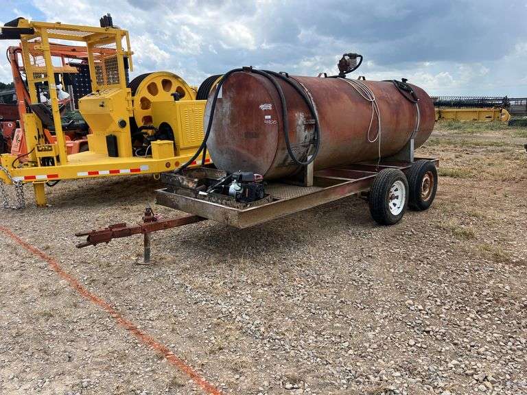 1,000 Gallon Pull Type Fuel Trailer