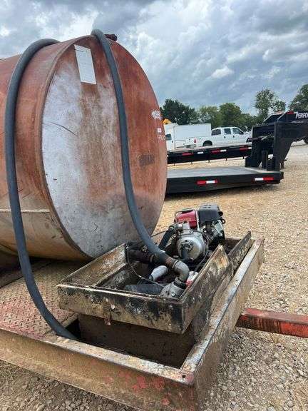 1,000 Gallon Pull Type Fuel Trailer