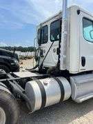 2011 Freightliner Cascadia T/A Daycab Truck