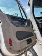 2011 Freightliner Cascadia T/A Daycab Truck