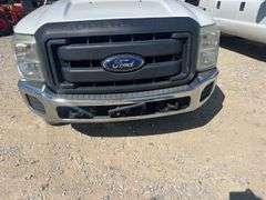 2013 Ford F-350 XL 4x4 Crew Cab Dually Flatbed Pickup
