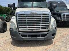 2011 Freightliner Cascadia T/A Daycab Truck