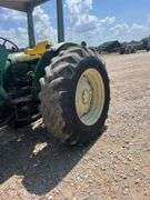 John Deere 1650 Tractor w/ Loader