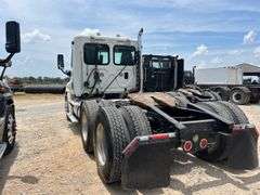 2011 Freightliner Cascadia T/A Daycab Truck