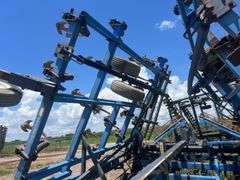 DMI Tiger Mate II 24' Pull Type Field Cultivator *OFFSITE