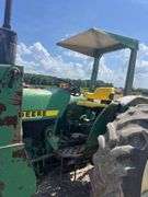 John Deere 1650 Tractor w/ Loader