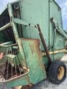 John Deere 510 Pull Type Round Hay Baler