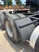2011 Freightliner Cascadia T/A Daycab Truck
