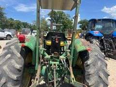 John Deere 1650 Tractor w/ Loader