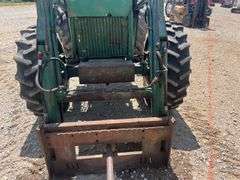 John Deere 1650 Tractor w/ Loader