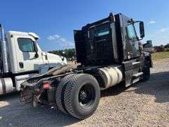 2015 Volvo S/A Daycab Truck